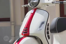 Скутер Vespa GTS Super 300 Racing Sixties